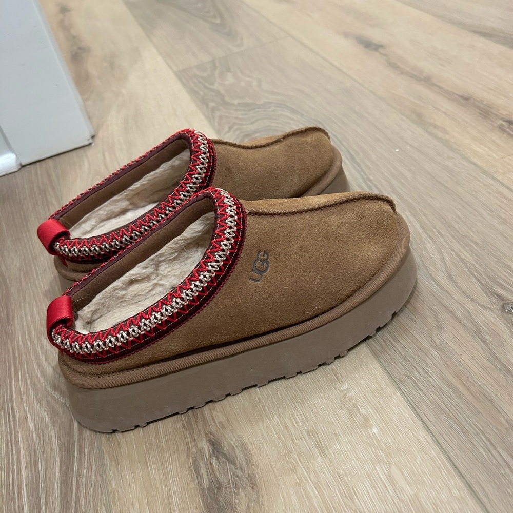 ugg slippers - Picture 2 of 4